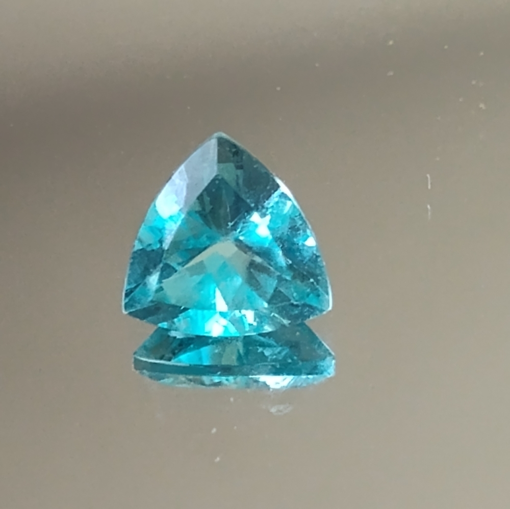 Loose apatite gemstone
